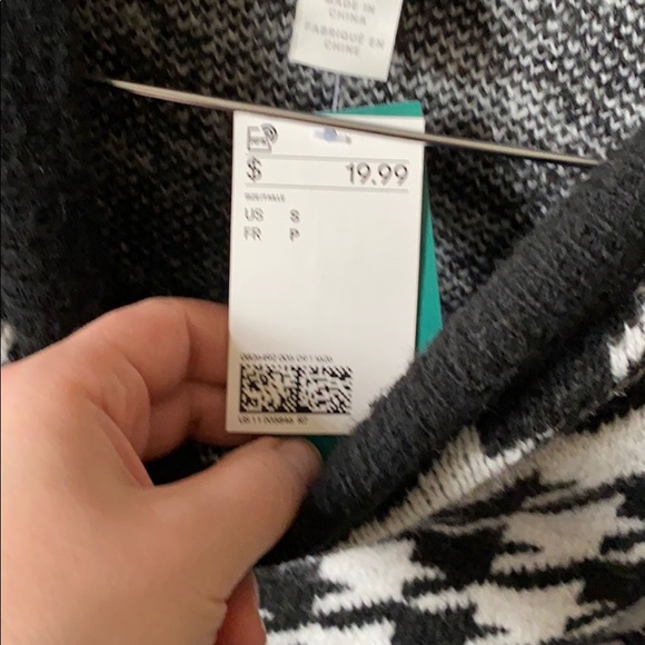 Sweater - Picture 2 of 4